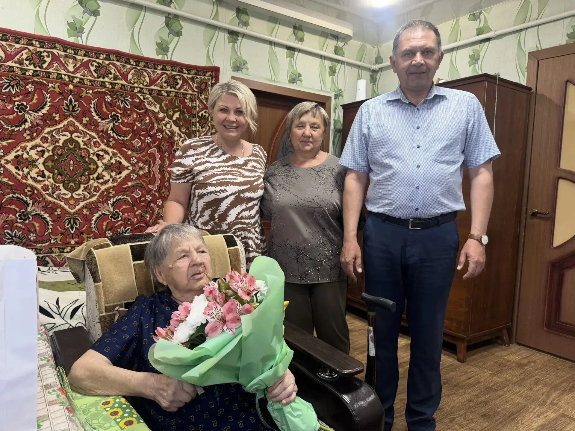 Сегодня поздравила нашу дорогую землячку, Понамареву Лидию Герасимовну, с прекрасным юбилеем — 95-ле