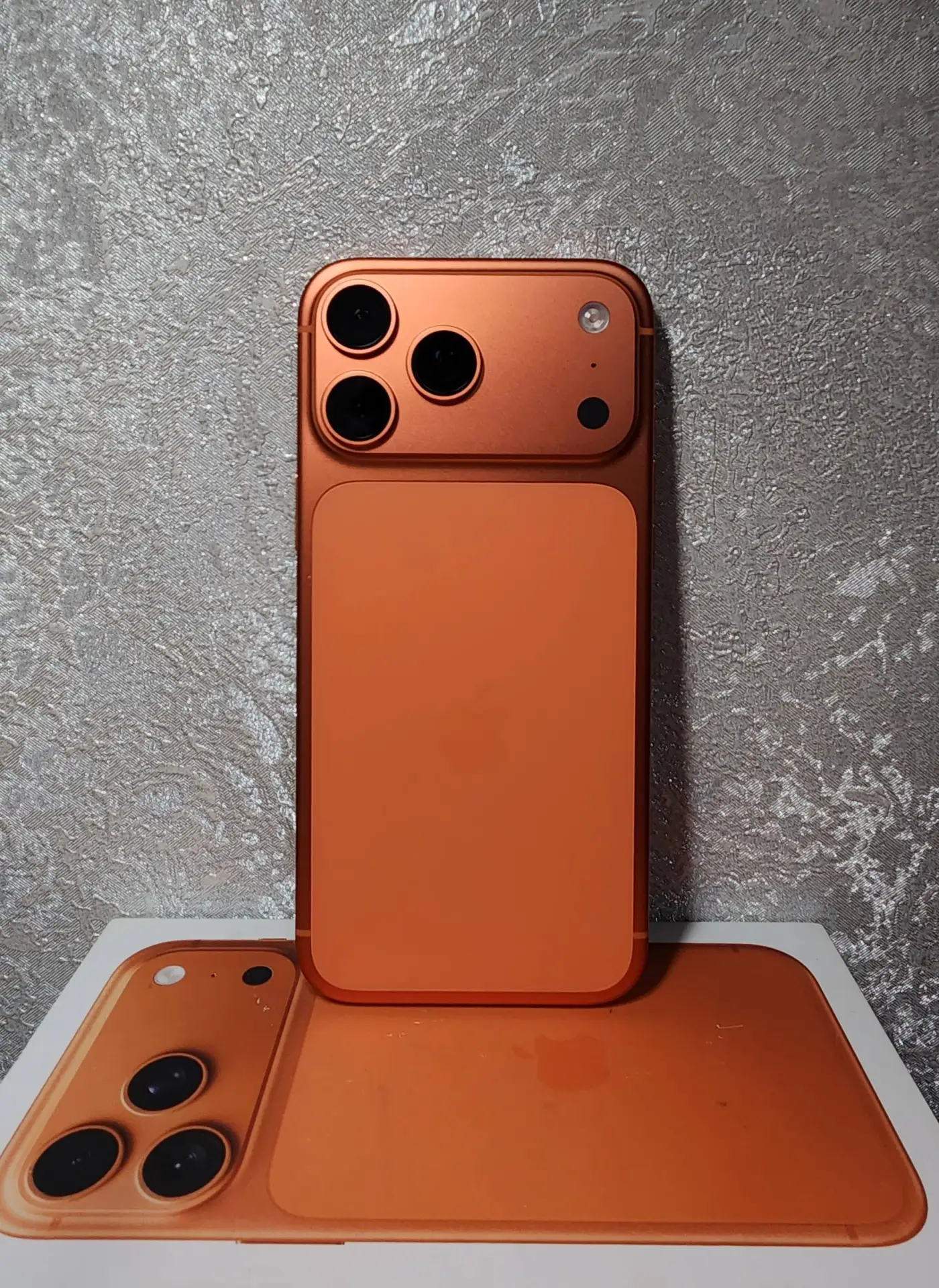 iPhone 17 Pro Max,256 ГБ, eSIM — 90 000 руб.
