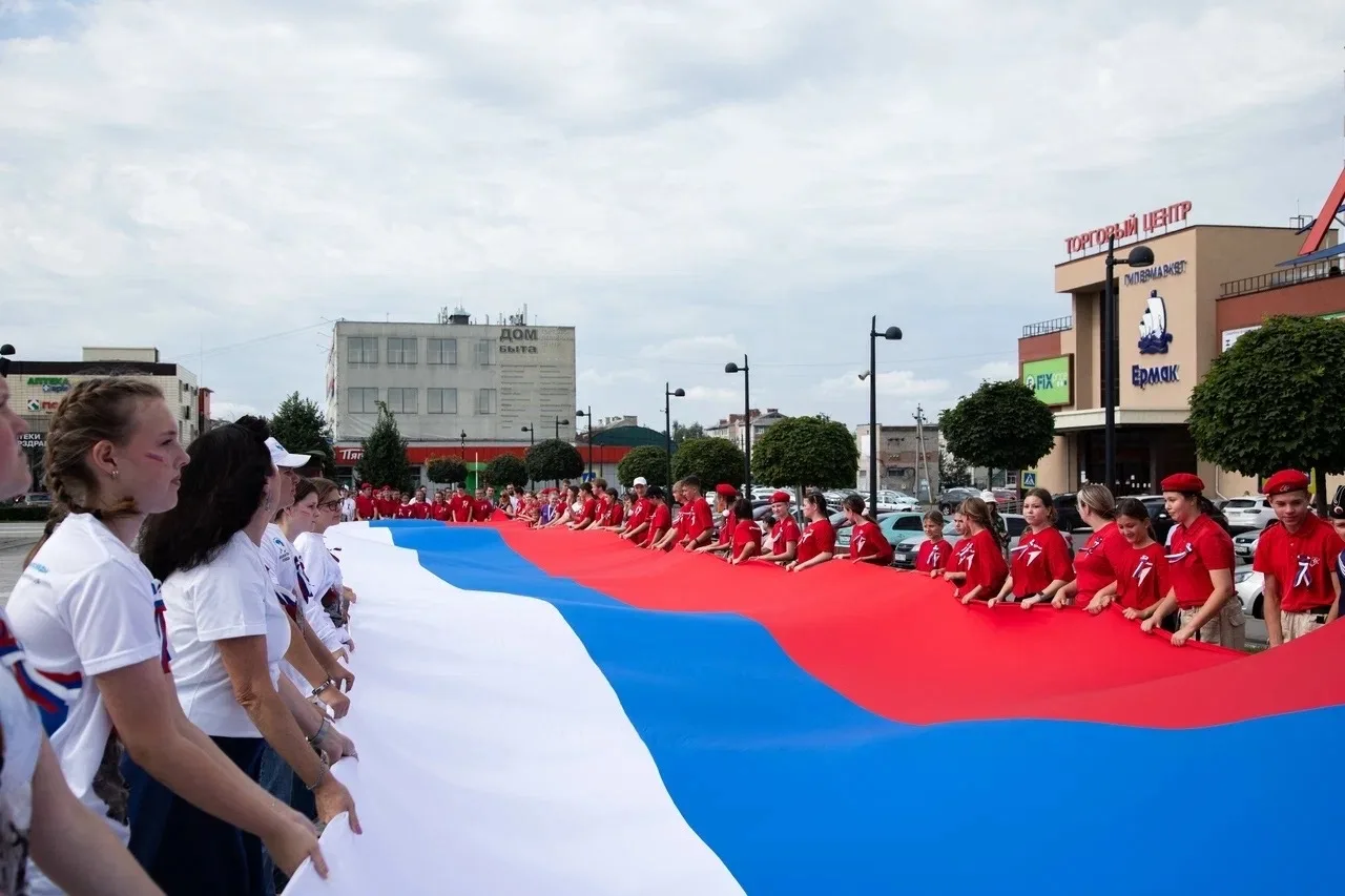 🇷🇺В преддверии  празднования Дня Государственного флага Российской Федерации  кадеты,...