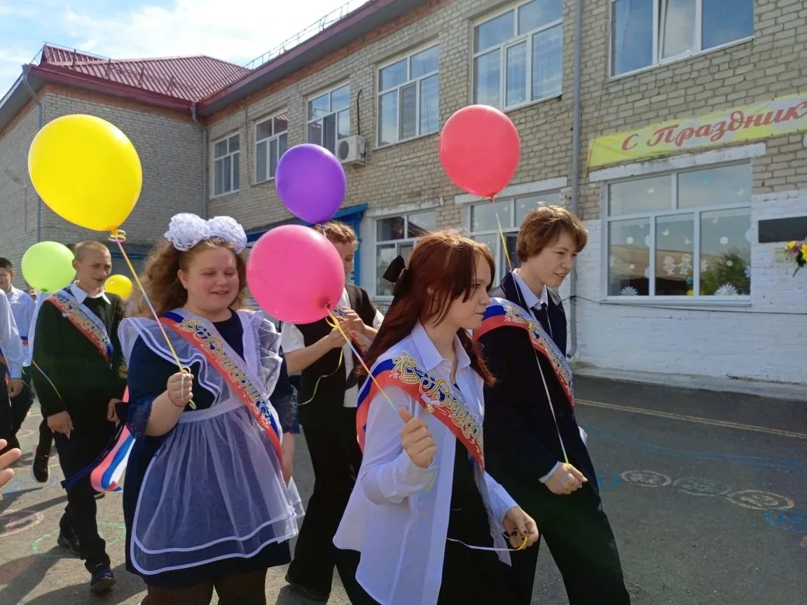 🔔#ПоследнийЗвонок2026🔔
💥Сегодня в нашей школе прошло трогательное и волнительное событие — для уч