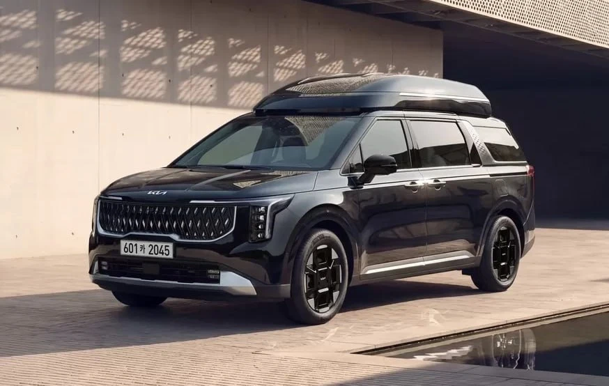 Kia вывела на рынок более доступные версии минивэна Carnival с высокой крышей. Ранее такая надстройк