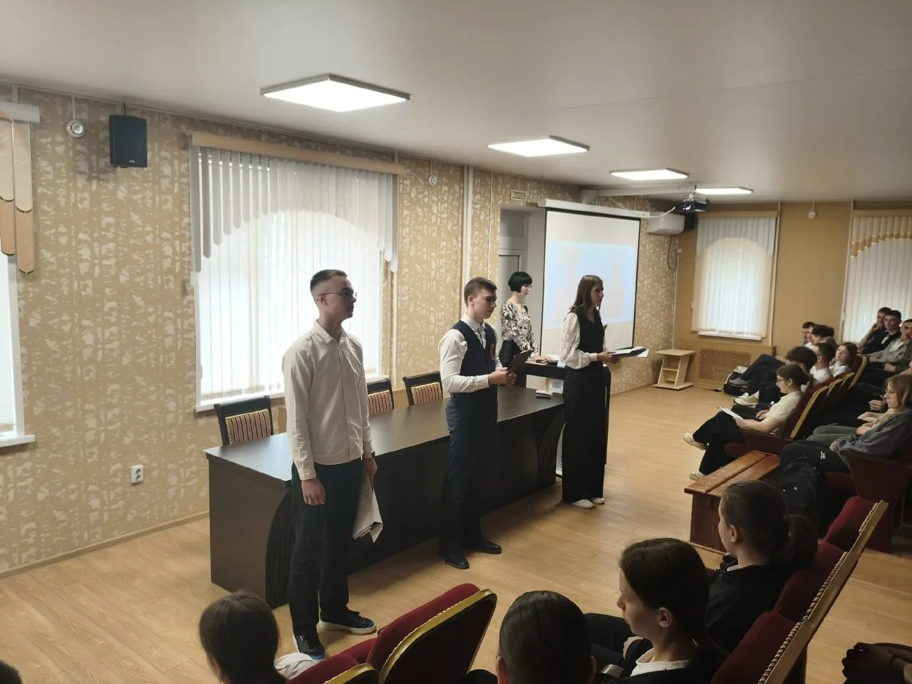 🕊 В преддверии Дня Победы на отделении педагогики Ейского полипрофильного колледжа первокурсники спе