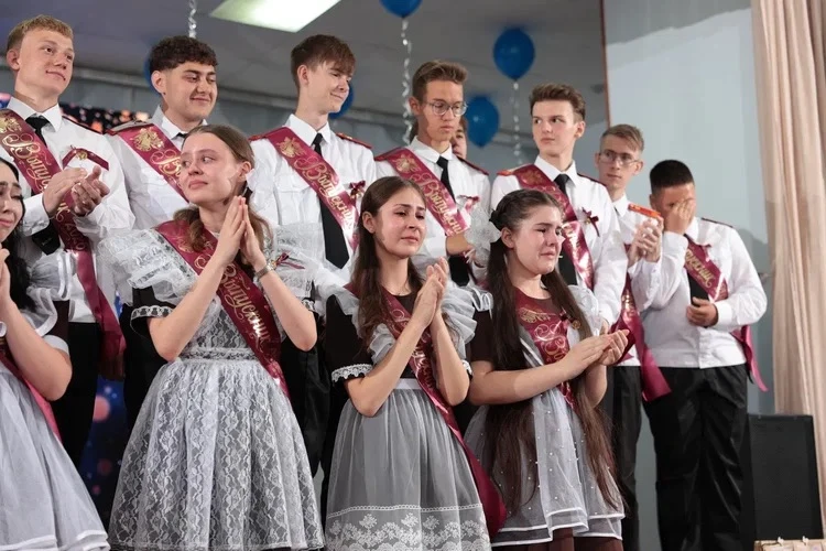 🔔 Лучший выпуск прощается со школой: как прошёл Последний звонок.