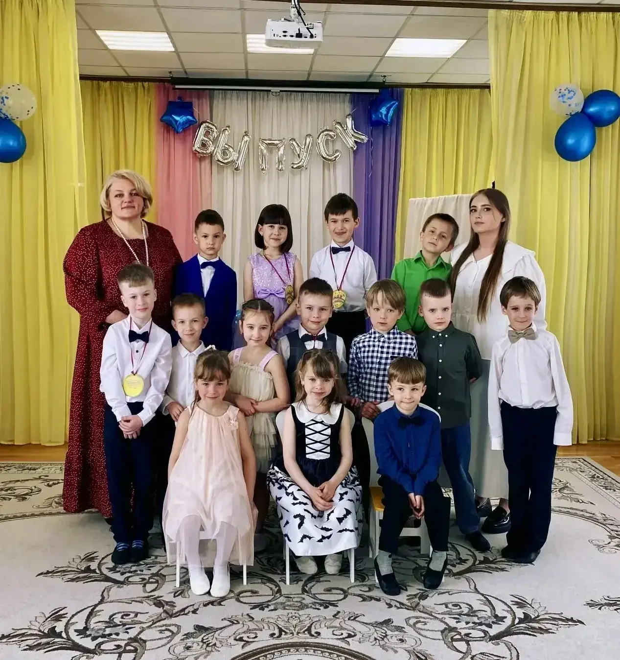 Новость.
Сегодня в группе «Радуга» прошел досуг, посвященный выпуску 4 детей в школу.  В программе б