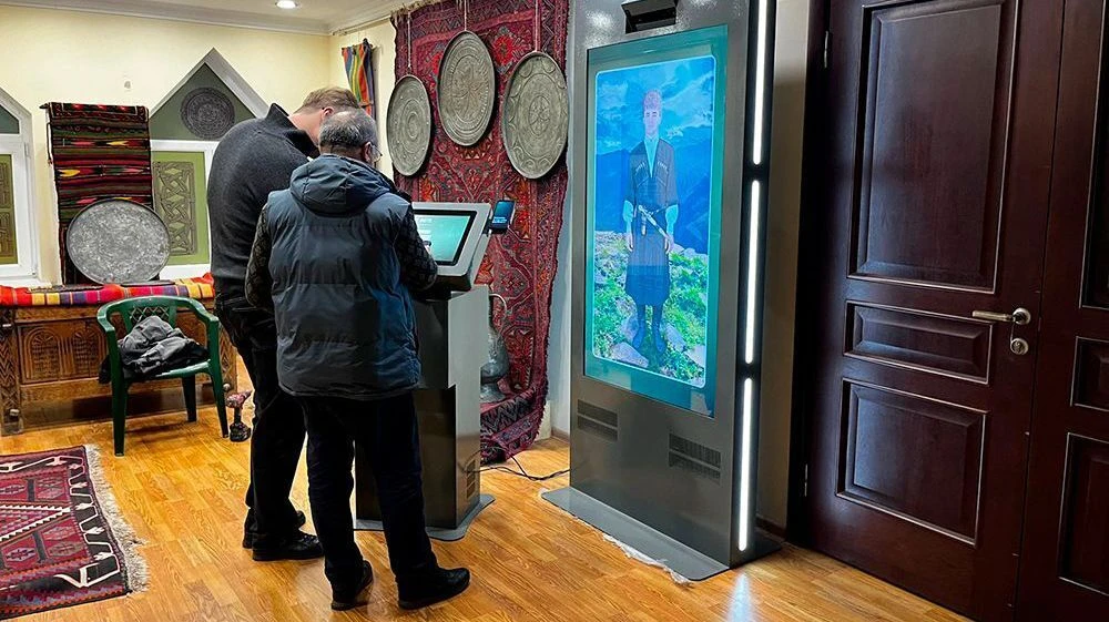 🏛 Технологии в музеях: улучшение впечатлений посетителей

Интерактивные столы, сенсорные киоски, му