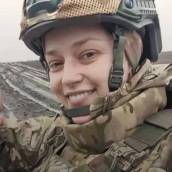 ПРИЕХАЛА С ГУМАНИТАРКОЙ — ОСТАЛАСЬ СПАСАТЬ ЛЮДЕЙ

Она приехала помогать мирным жителям, но в самый о