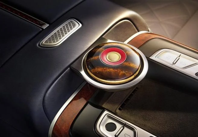 На ПМЭФ представят новый люксовый седан 🚘  Для гостей форума приготовили премьеру: они первыми смогу