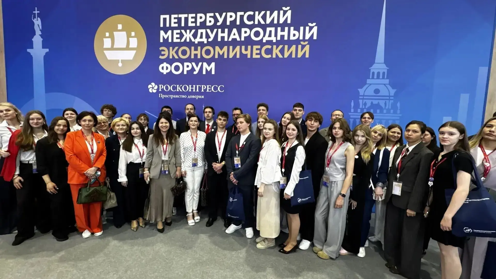 🤩 Наши на ПМЭФ!

В этом году городской проектный офис по направлению «Предпринимательский класс в м