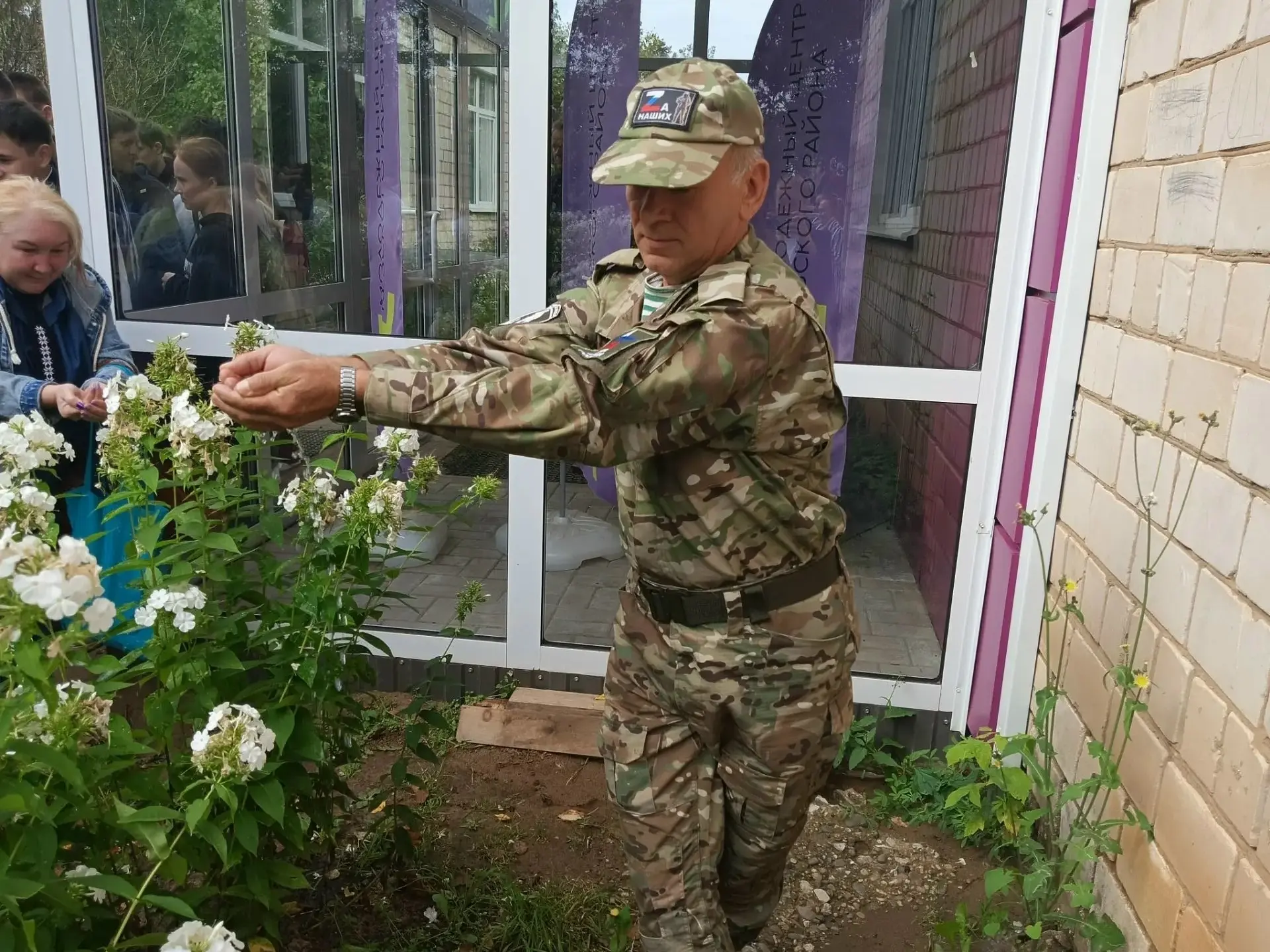 Трагедия в Беслане навсегда осталась в памяти всей страны. 1128 заложников, сотни оборв...