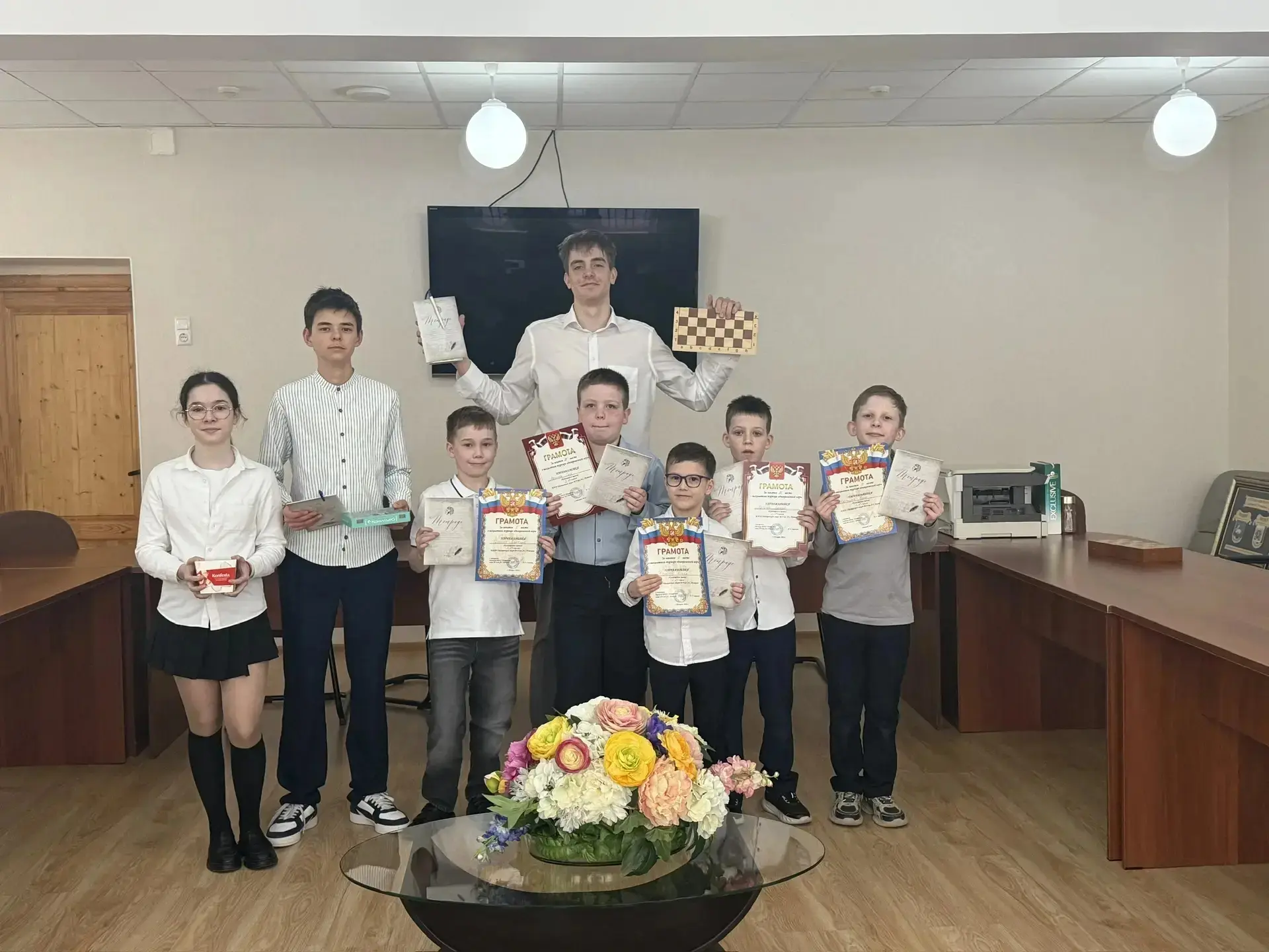 Сегодня в лицее прошла вторая часть сеанса одновременной игры в шахматы♟♟♟ В этот раз играли учащиес