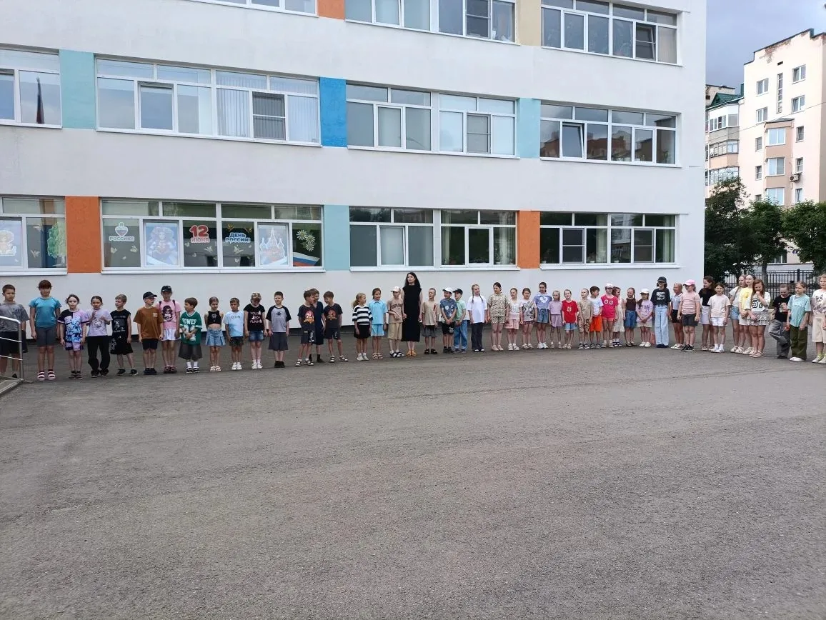 ☀️Сегодня в пришкольном лагере "Солнышко" был очень насыщенный день:

♥️ утренняя линейка с награжде
