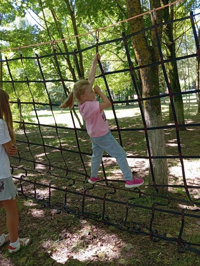 Сегодня насыщенный день в школьном лагере "Лесовичок" был посвящен развитию разносторонних качеств ю