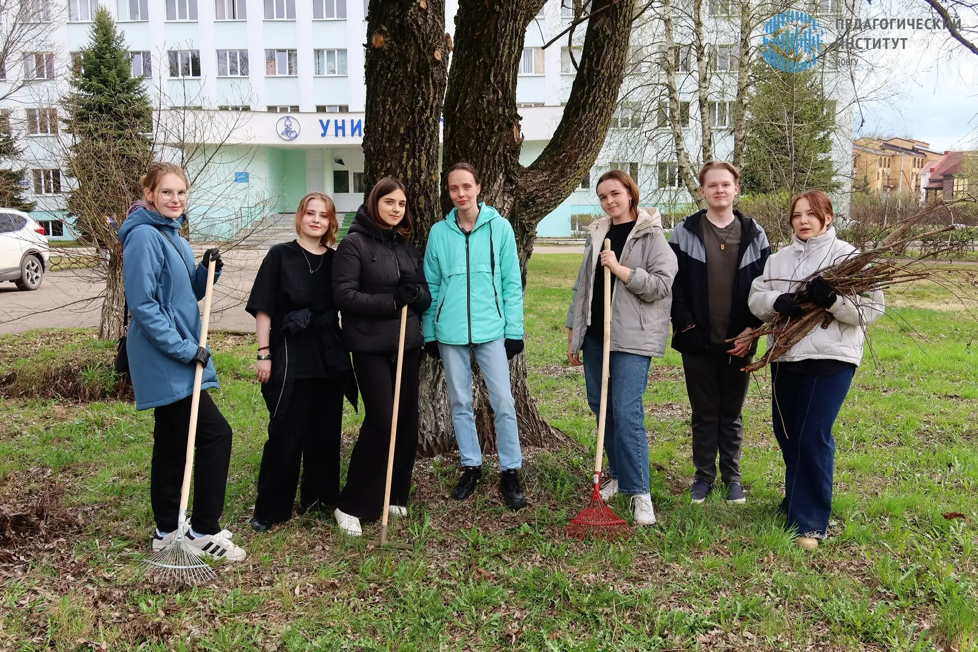 В Педагогическом институте НовГУ прошёл субботник — и это было не просто уборка, а наст...