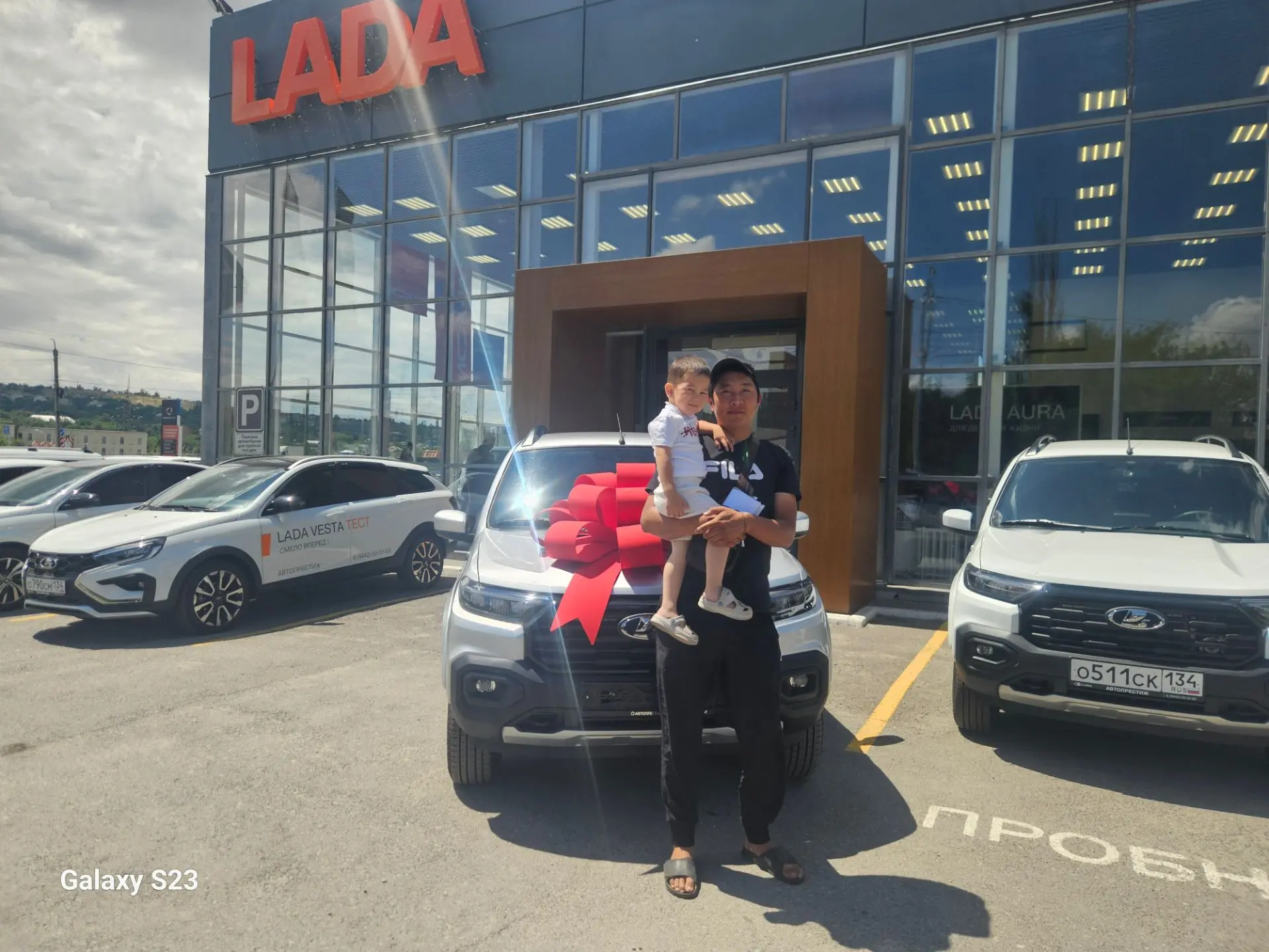 Поздравляем Менке из Кетченер с приобретением LADA NIVA TRAVEL