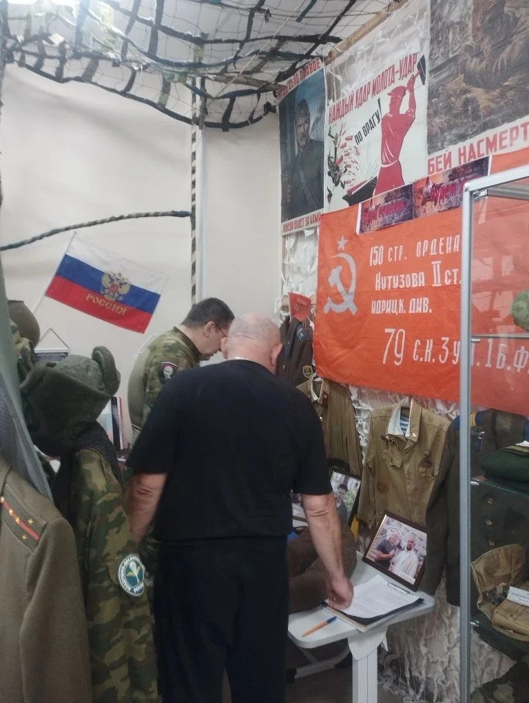 Накануне Дня защитника Отечества в школьном музее состоялась встреча учащихся 3в класса с участником