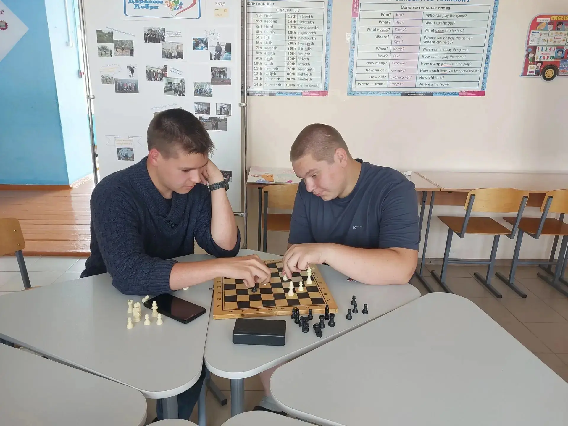 Наш 4 день лагеря прошёл под названием "Старт в ЗОЖ". 
Игры ума (шахматы и шашки) тренировка логики,