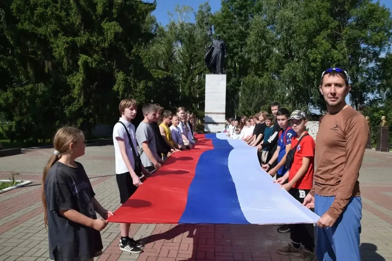 🇷🇺 День Государственного флага России: Мы — часть большой страны!