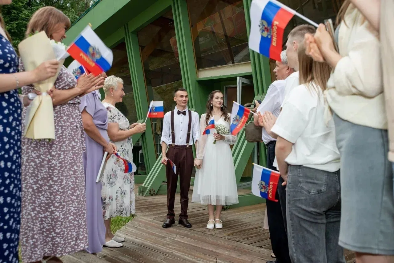 Нижегородский Дом бракосочетания поздравляет вас с Днем России! 🇷🇺
Мы каждый день видим, как рожда
