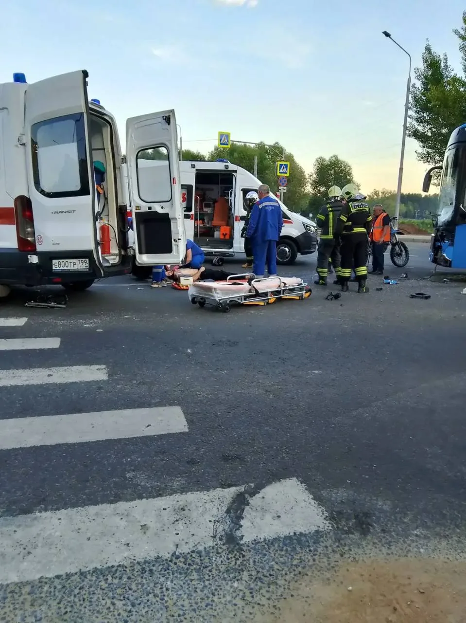 Вчера на Брусилова, в районе дома 17, произошла страшная авария. Парень с девушкой на м...