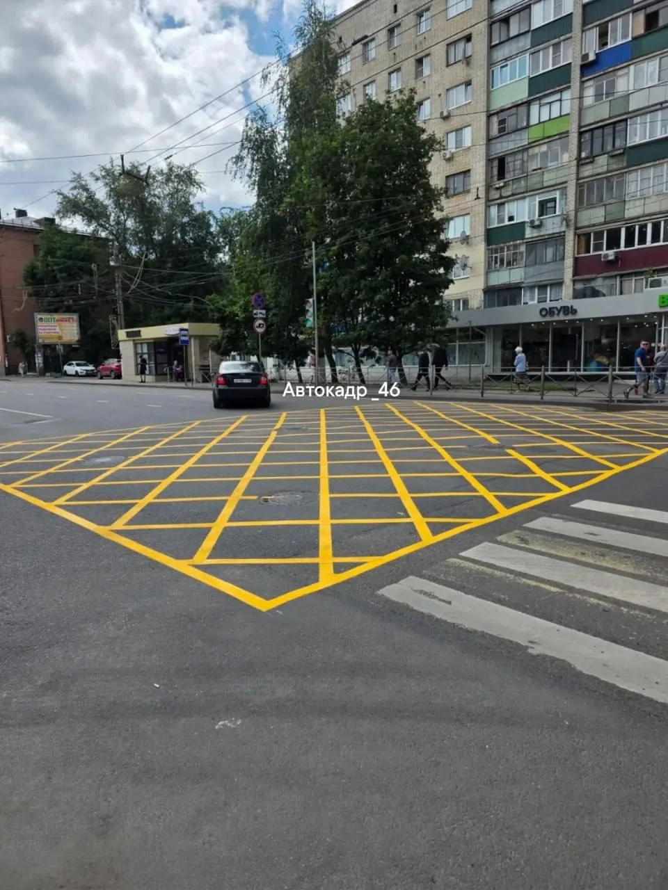 ❗️В Курске на перекрестке улиц Павлова и Радищева нанесли новую дорожную разметку.