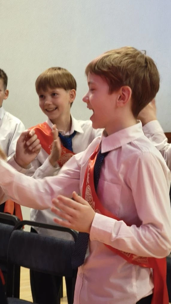 🍃 4 «А» прощается с начальной школой  Для учеников 4 «А» класса сегодня особенный день — трогательны