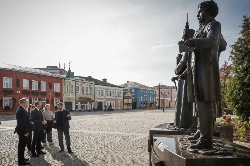 Замглавы минтранса осмотрел Волжский мост после капремонта, обновленный центр города, п...
