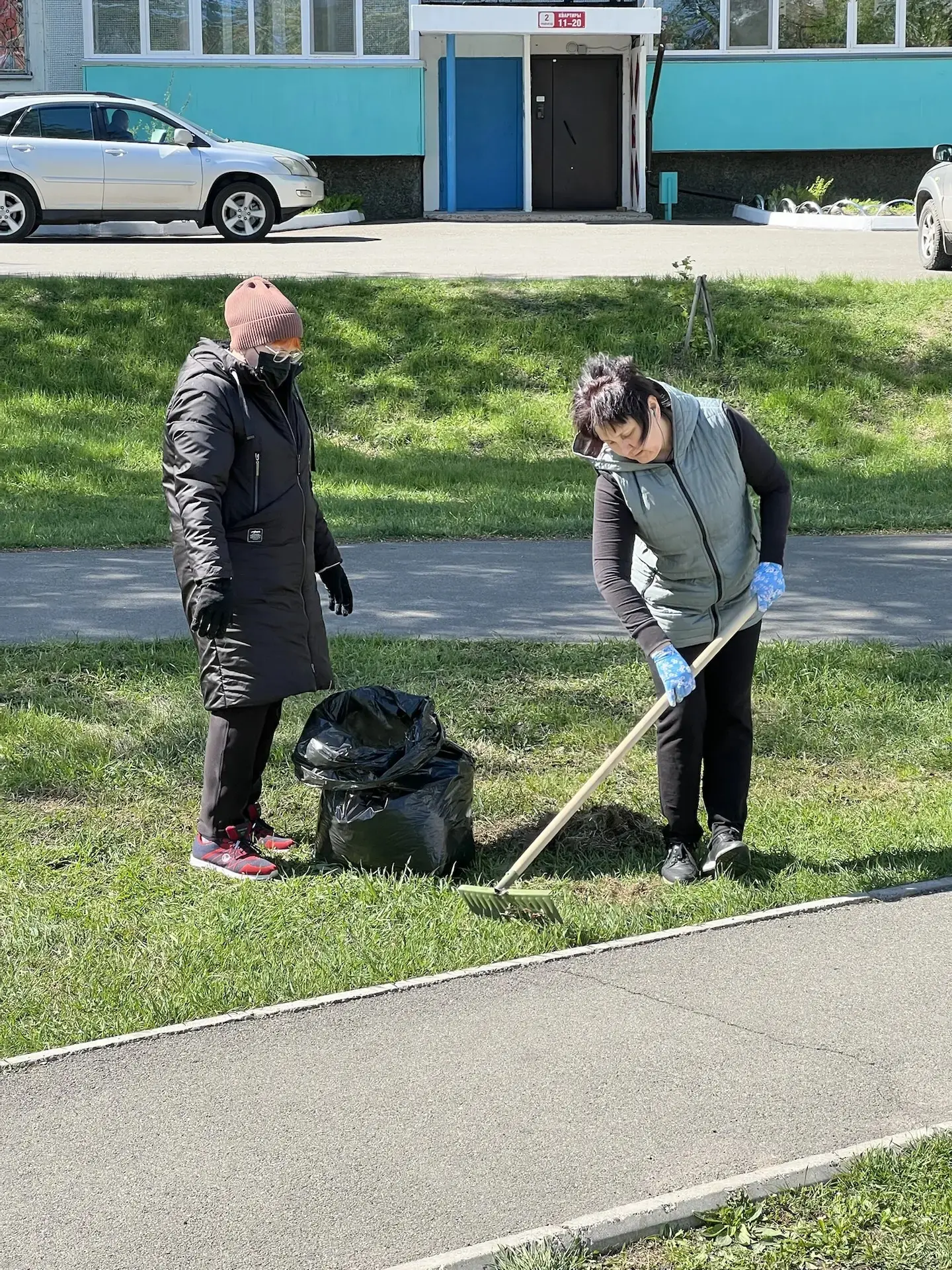 МБДОУ "Д/с " Капитошка" на городском субботнике! 

Сотрудники нашего детского сада ежегодно принимаю