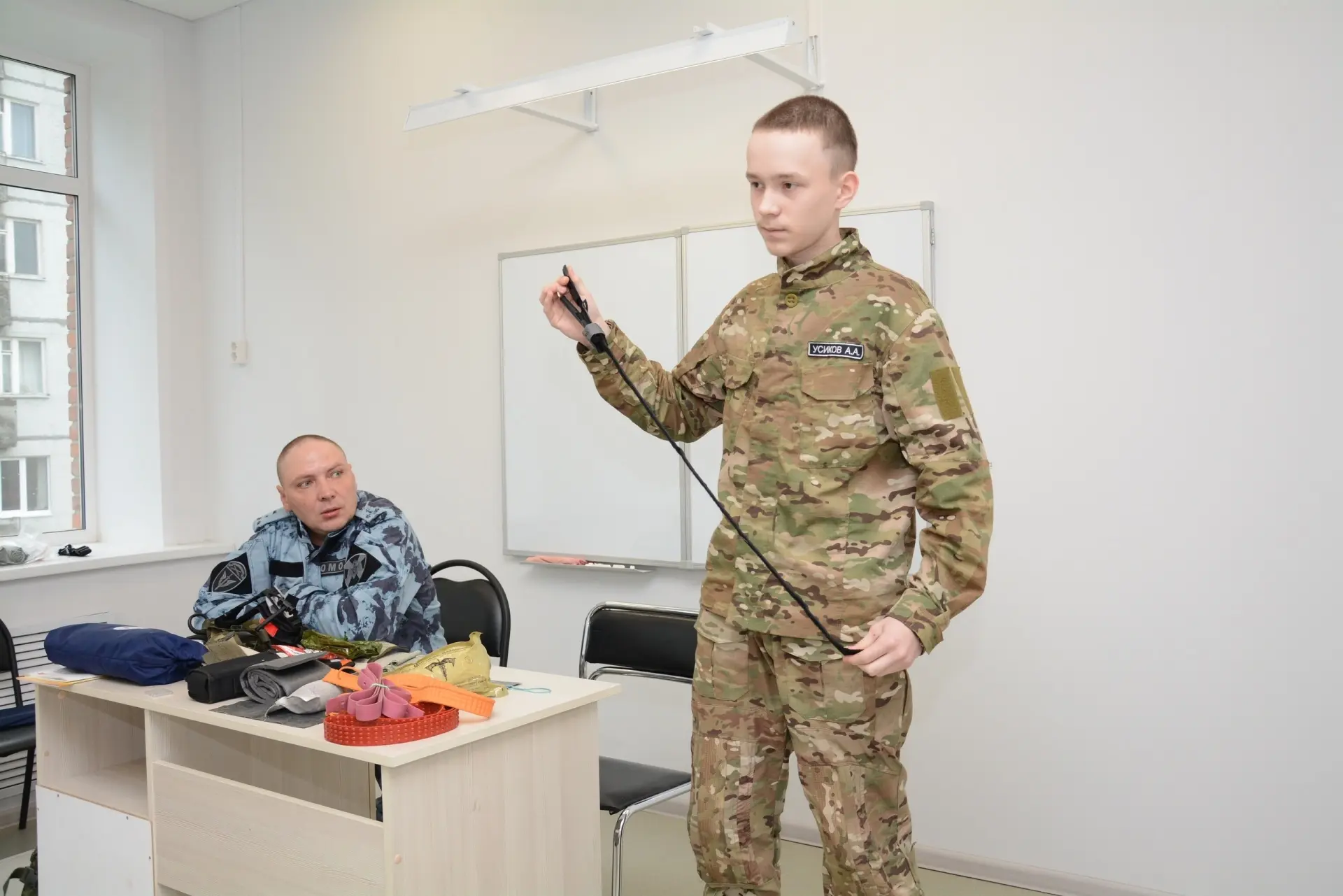 В Сыктывкаре выпускникам первого потока курсов по управлению БПЛА и тактической медицине вручили сер