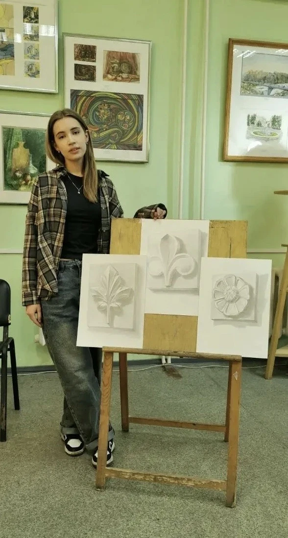 🌟 Наши абитуриенты покоряют Москву! Поздравляем Елизавету Родину с победой! 🥉🏛️  В художественно-гра