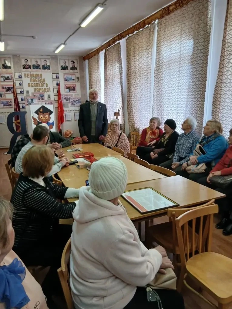 📸 Добрая встреча в школьном музее: связь поколений не прерывается  В нашей школе прошла трогательная
