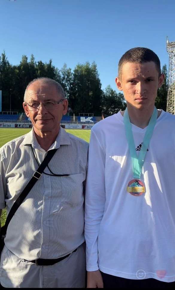 Наш спортсмен Антон Решетников в составе сборной команды Удмуртской Республики по лёгко...
