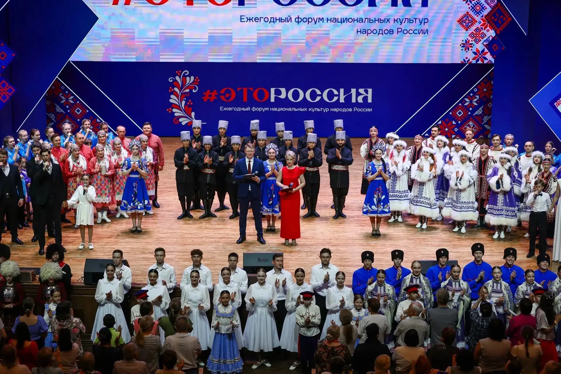 🇷🇺 «МЫ ЕДИНАЯ РОССИЯ»  🇷🇺  Сводный хор ДХС "Дружба " с ансамблем «Маркеловы голоса» спел  в фина