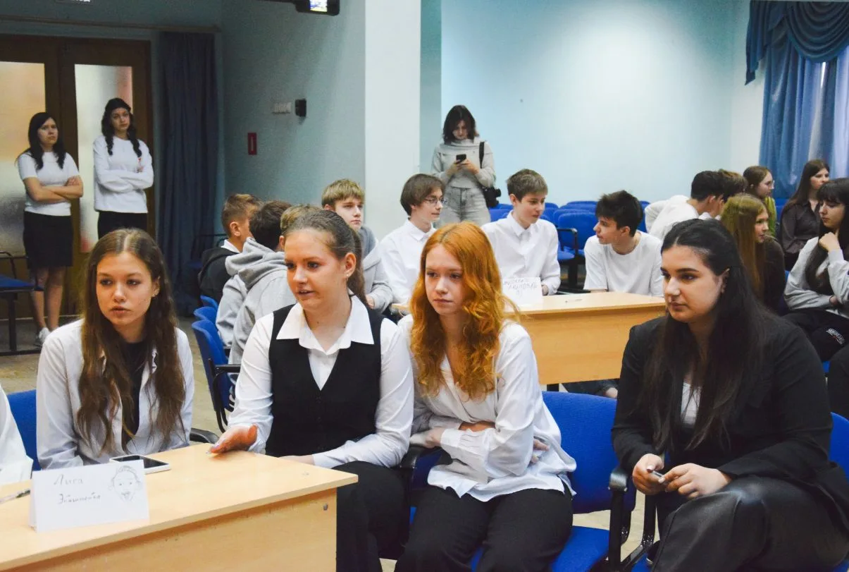 🎯Интеллектуальный вызов ко Дню науки!  🎓В честь Дня российской науки девятиклассники нашего образова