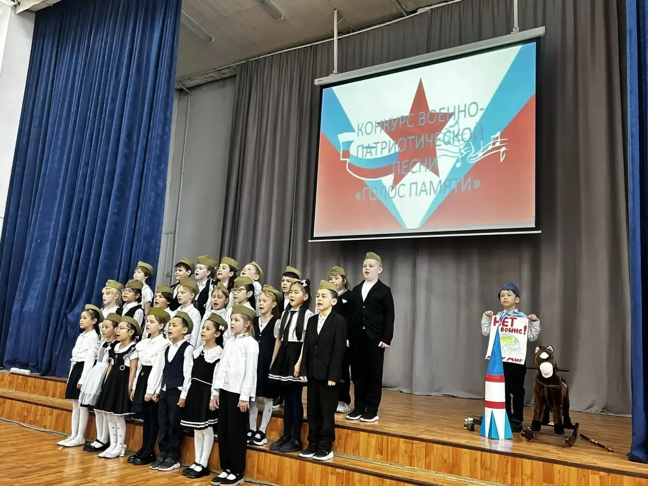📸✨ Делимся яркими моментами конкурса военно-патриотической песни «Голос памяти»  Эти фотографии пере