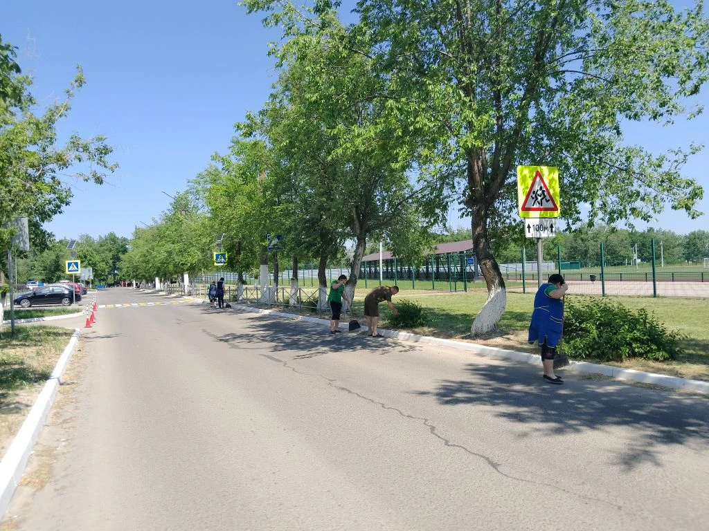 Порядок на закреплённой территории: сотрудники лицея навели чистоту 🌿🧹