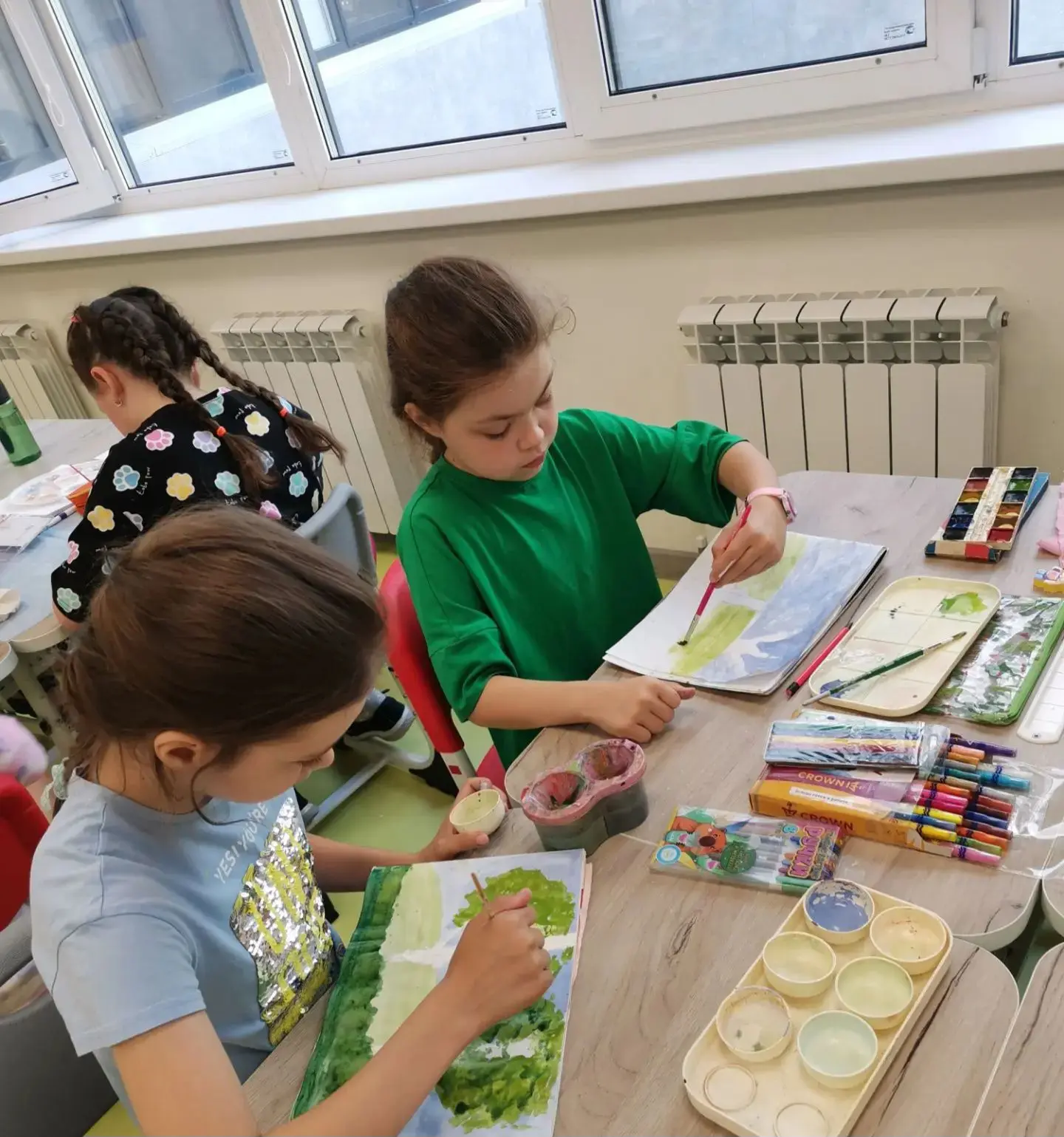 🎨 Творчество без границ

Этим летом лагерь «Родничок» превратился в настоящую творческую мастерскую