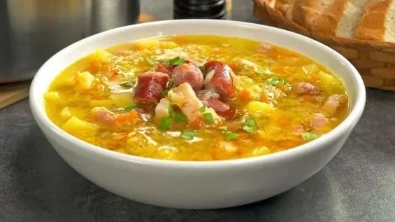 Чечевичный суп с колбасками