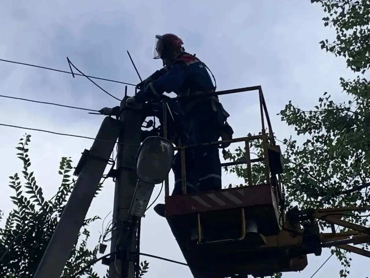 Донэнерно про электроснабжение в Батайске ⚡️

- В Батайске восстановлено электроснабжение по 13 лини