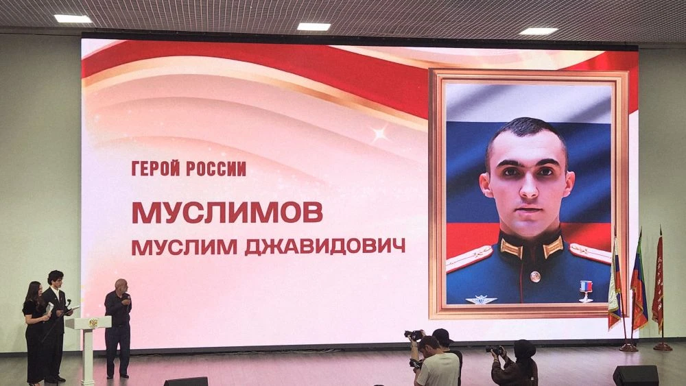 🇷🇺 С гордостью и честью! 🇷🇺

В преддверии Дня России наши юнармейцы приняли участие в торжествен