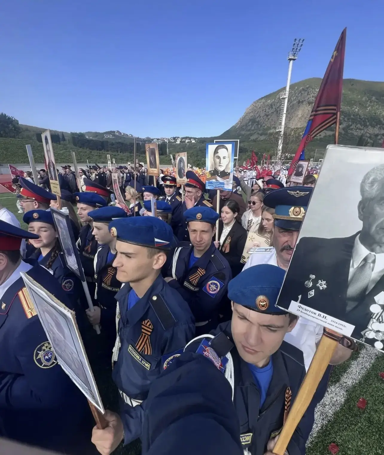 9 мая курсанты ВПК "Родная гавань" (руководитель Варавва С.В) МБОУ «Школа-лицей» №3 им.А.С.Макаренко