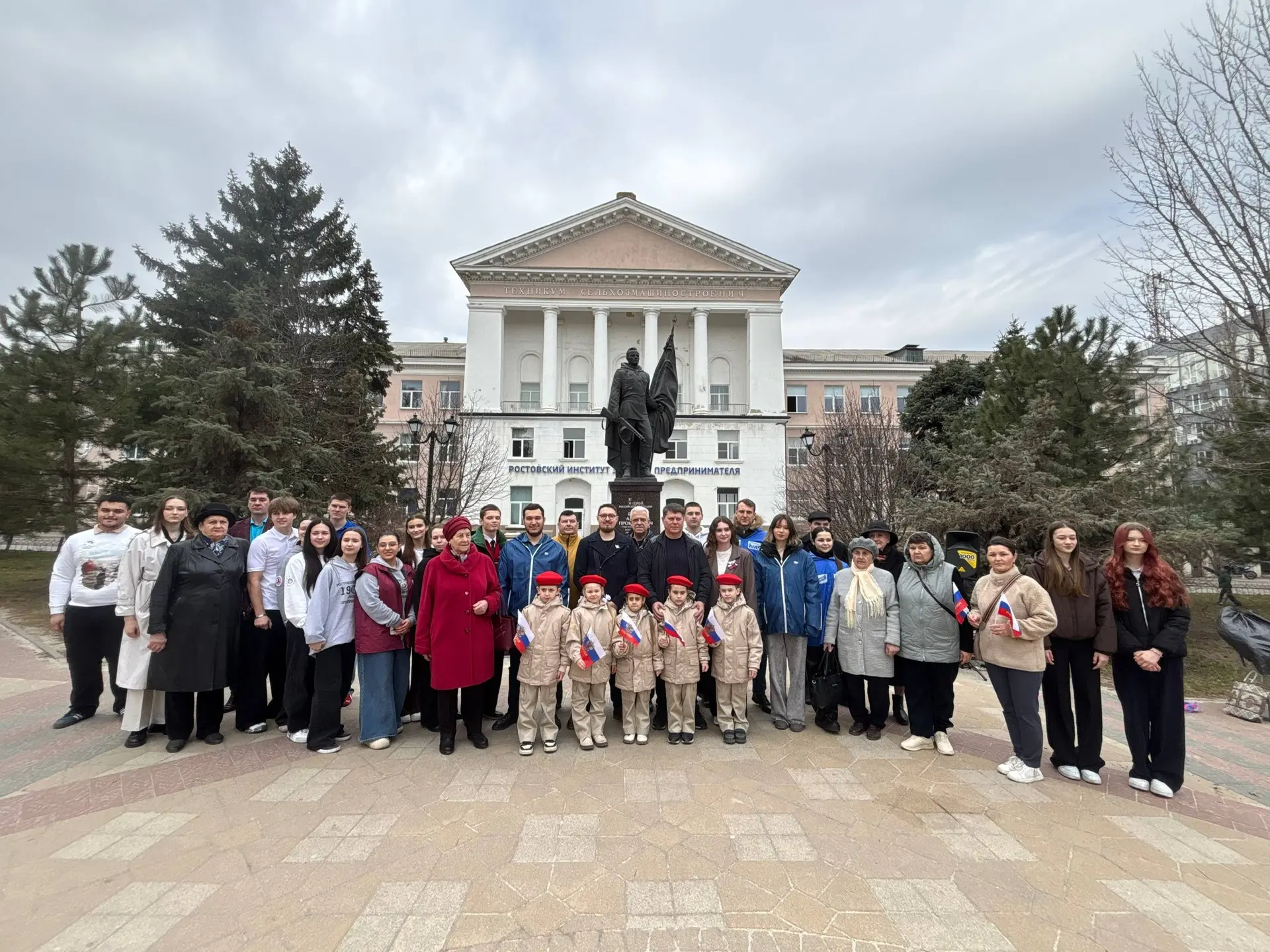 📍В сквере 353-й Стрелковой Дивизии состоялось торжественное мероприятие, посвящённое 1...