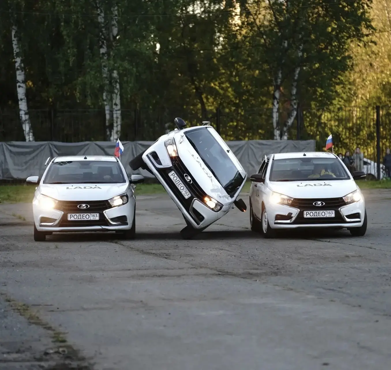 🚗💥 Рёв моторов, трюки на грани и настоящий адреналин — в Нижний едет шоу каскадёров «Битва машин»  📅