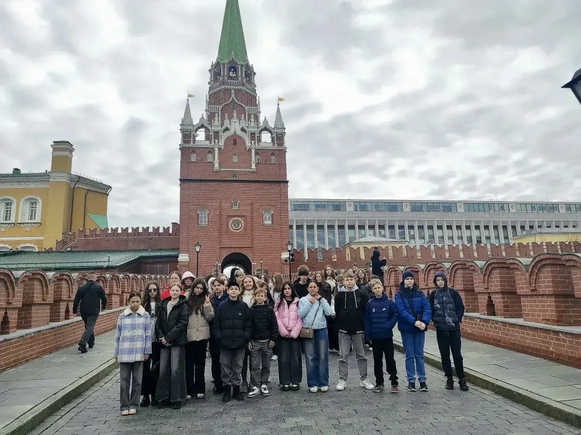 👑 Путешествие в историю  14 апреля ученики 5Б и 8П классов посетили Оружейную палату Московского Кре