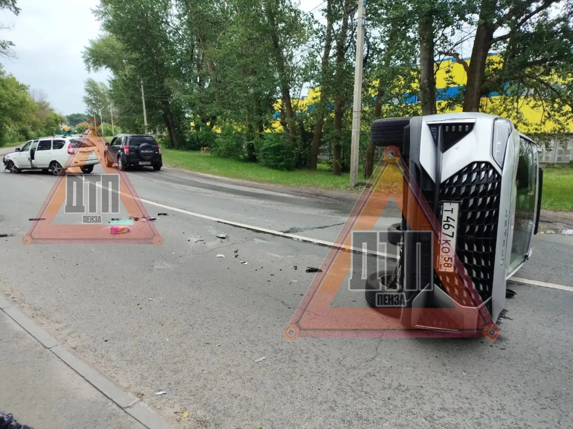Появились фотографии аварии на Шуисте, где один из автомобилей перевернулся.
Фото: ДТП Пенза

📍 Пен