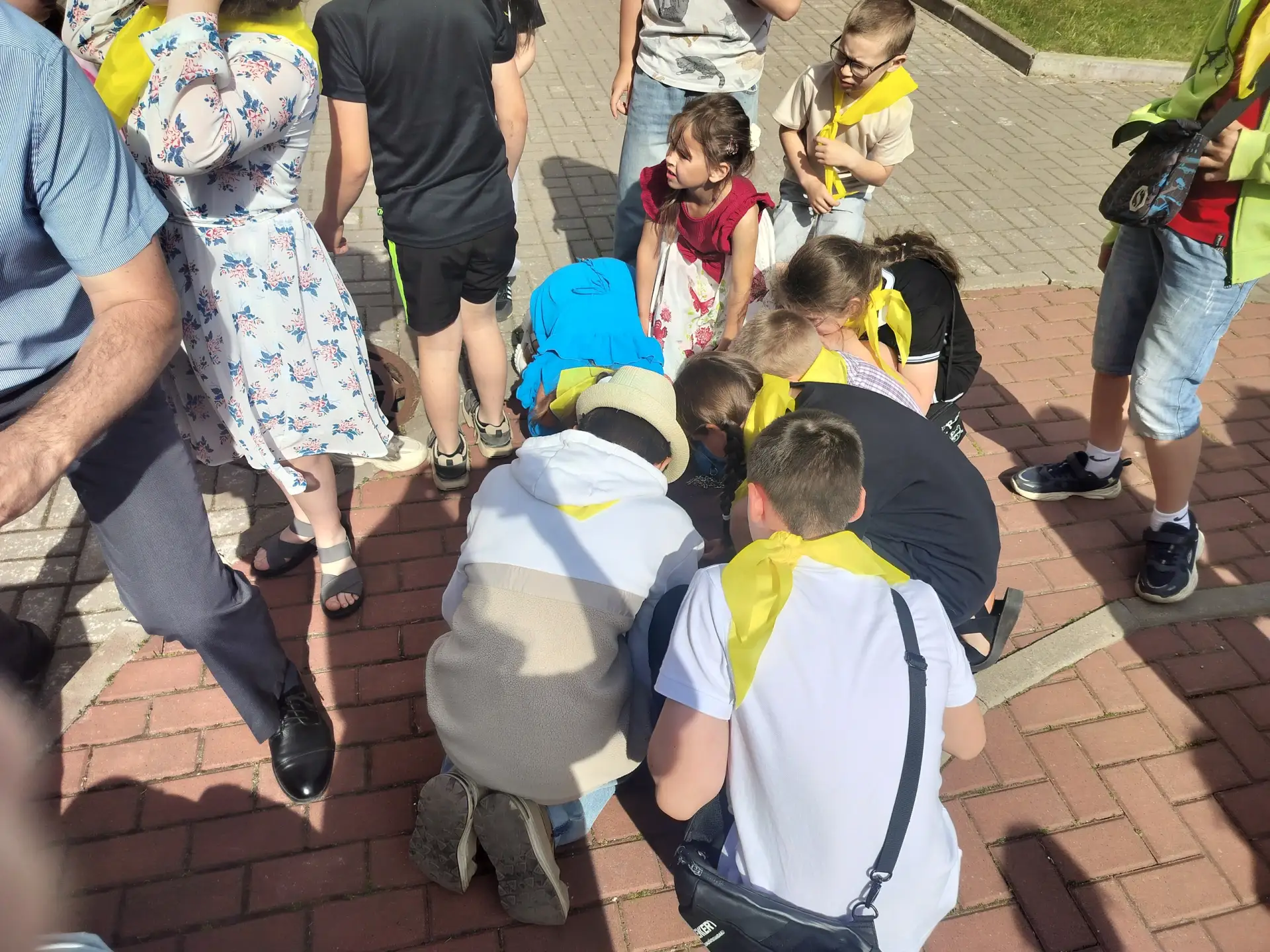 ☀️ Первая смена в летних лагерях Волосовского района — в копилке ярких впечатлений!

Подходит к конц