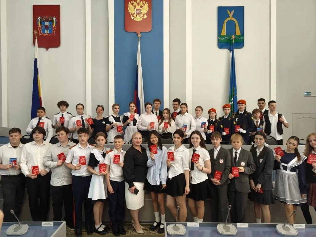 ⚪ ГИМНАЗИЯ-ЭТО БУДУЩЕЕ!  🇷🇺Сегодня в Администрации города Батайска состоялась торжественная церемони