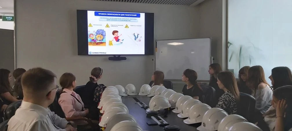 ❗ Профориентационная экскурсия на завод «СибБурмаш»❗   👉 Сегодня ученики 8 «Д» и 8 «Г» классов побыв