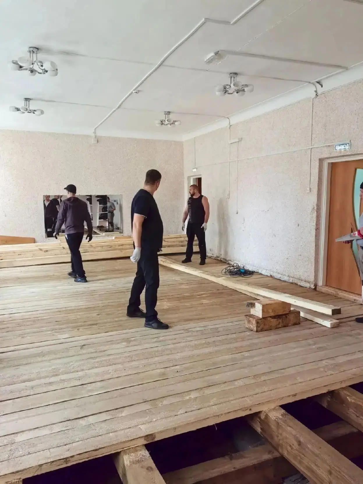 Осуждённые исправцентра в Верхней Туре помогли при ремонте детского сада