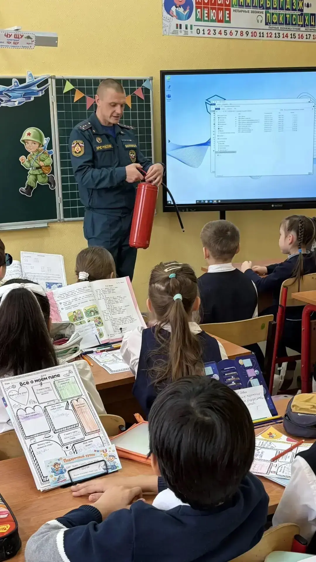 В преддверии каникул в классах прошли тематические беседы «Безопасные каникулы»  Старший инспектор О