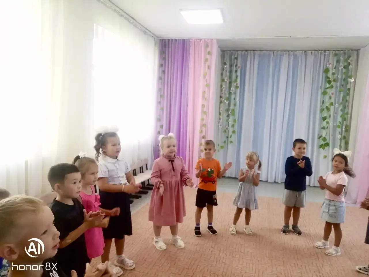 У воспитанников старших групп, в честь начала учебного года, прошло развлечение. К ним ...